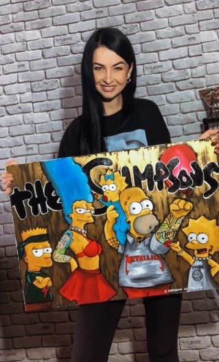Наталья Мельникова со своей картиной «Симпсоны»